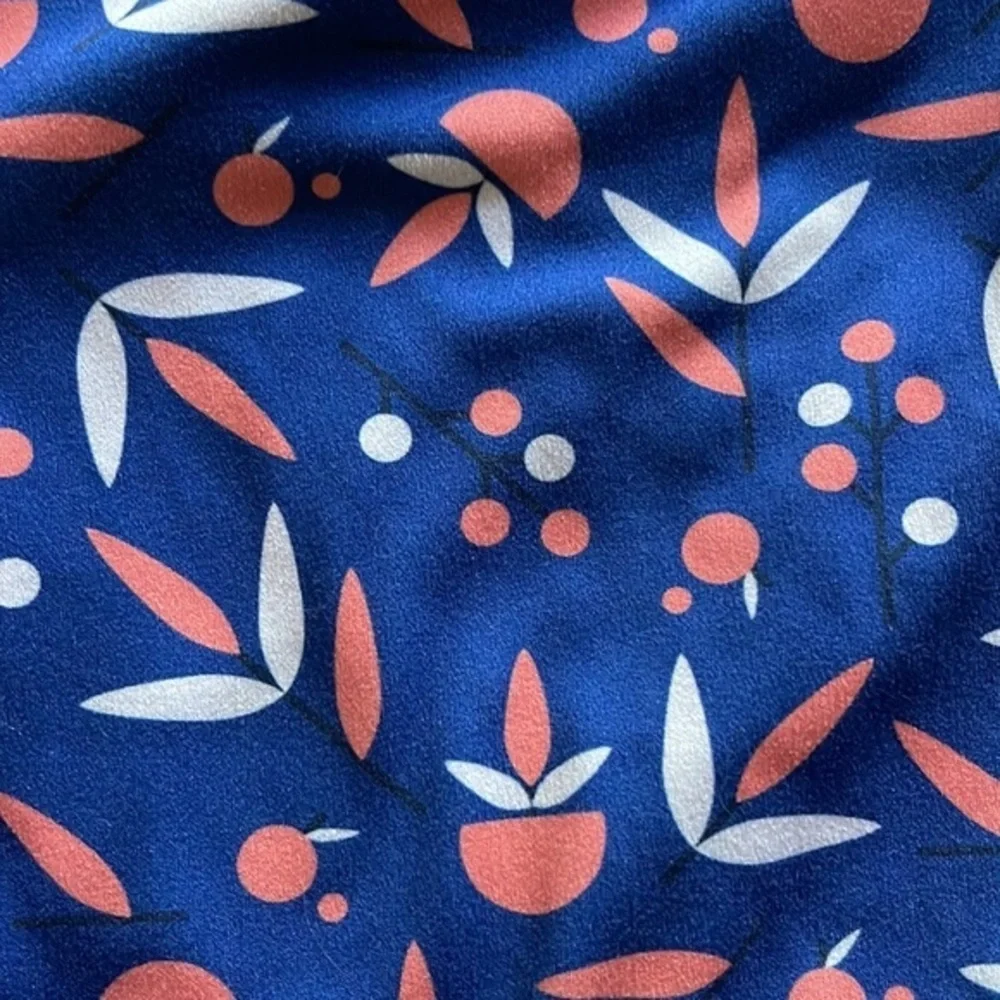 IAB MFG Blue Floral Blue No Ride Up Biker Shorts Size Large GUC #7807
